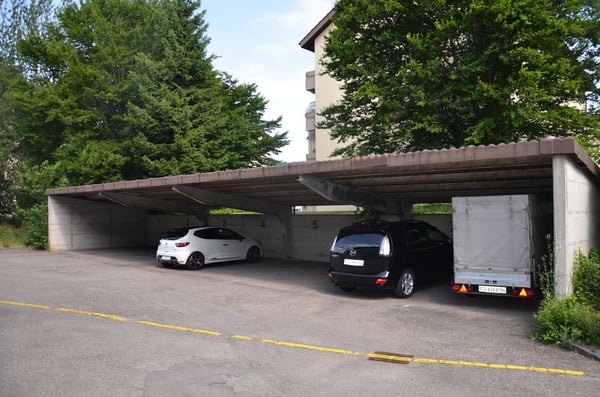 gedeckter und ungedeckter Parkplatz zu vermieten 1