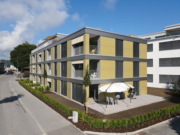 moderne komfortable 3.5-Zimmer-Wohnung mit sonniger Loggia, eigenem Wäschetrockner und Lift