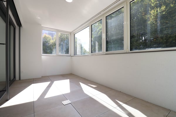 moderne neuwertige 3.5 Zimmer-Wohnung mit Lift und eigenem Waschturm 5
