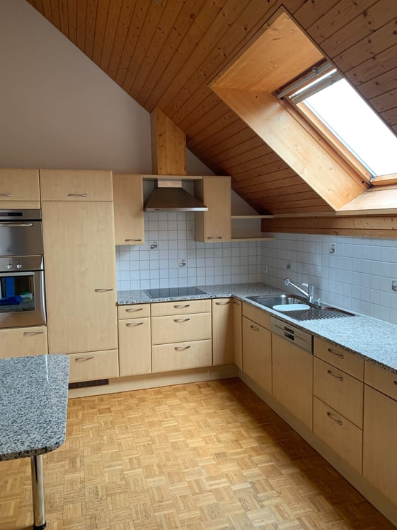 sehr grosse 4.5-Zimmer-Dachwohnung mit eigenem Waschturm und Lift 4