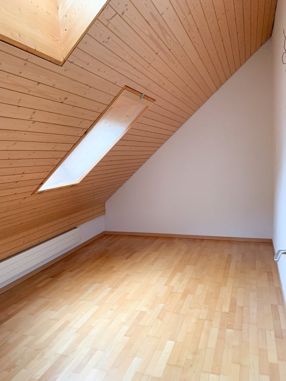 sehr grosse 4.5-Zimmer-Dachwohnung mit eigenem Waschturm und Lift 7