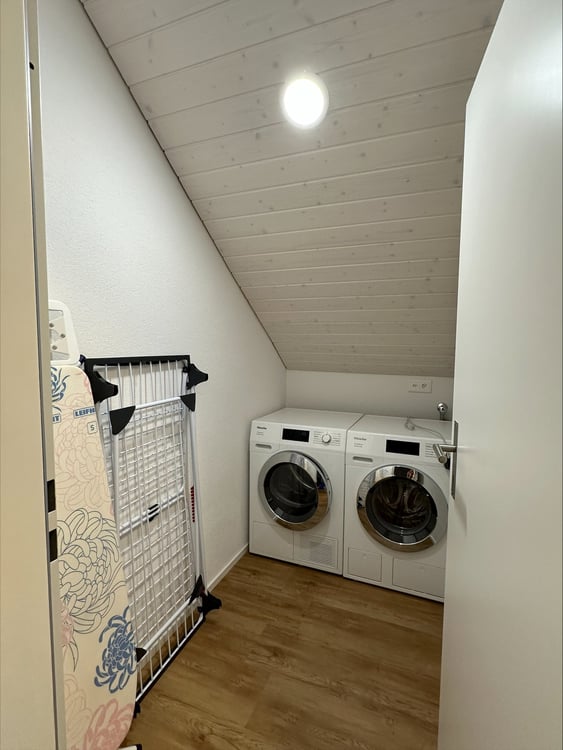 moderne neuwertige 2.5-Zimmer-Wohnung mit Balkon an ruhiger Lage 6
