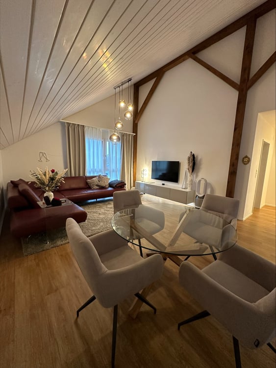 moderne neuwertige 2.5-Zimmer-Wohnung mit Balkon an ruhiger Lage 1