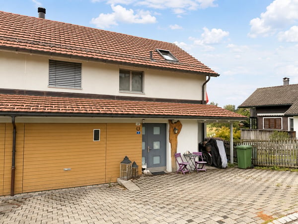 7.5-Zimmer-Doppelhaus mit idyllischem Garten und Pool 10