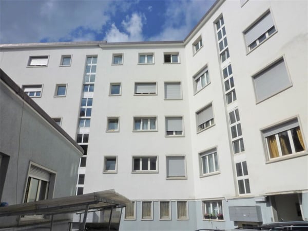 Preiswerte Stadtwohnung mit vintage Küche und Bad