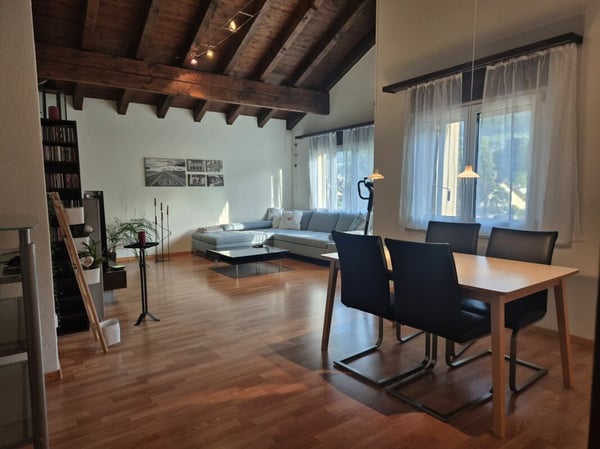 Zentral gelegene 4.5-Zimmer-Dachwohnung 2