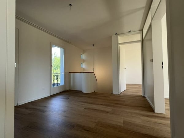 Frisch renovierte 4 1/2 Zimmer Maisonette-Wohnung 4