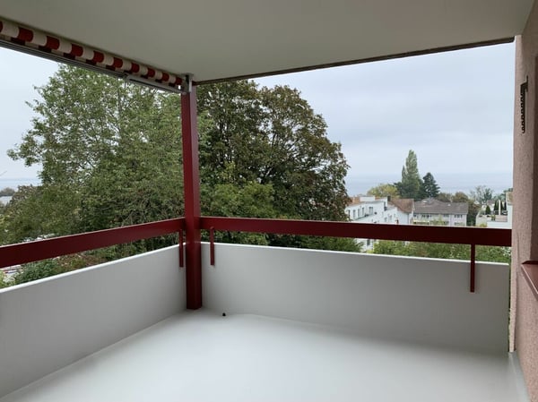 Helle und grosszügige 4 1/2 Zimmer Wohnung mit Seesicht 1