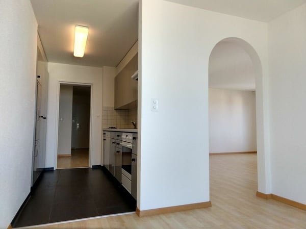 Helle und grosszügige 4 1/2 Zimmer Wohnung mit Seesicht 3