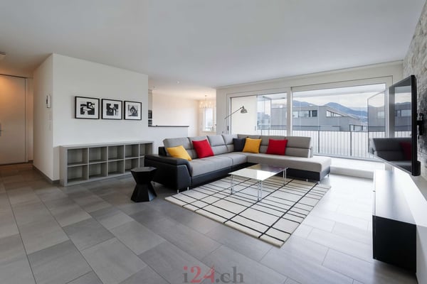 Moderne 1.5-Zi-Wohnung mit verglastem Balkon 4