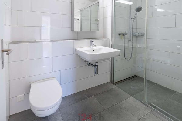 Moderne 1.5-Zi-Wohnung mit verglastem Balkon 12