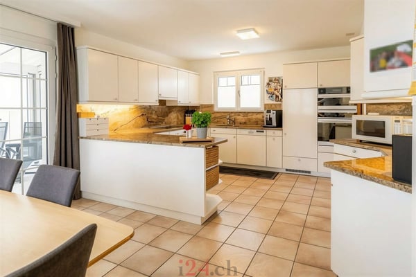 5.5?Zi.-Landhaus mit Wintergarten, grossem Umschwung und optionaler 2-Zi.-Einliegerwohnung 4