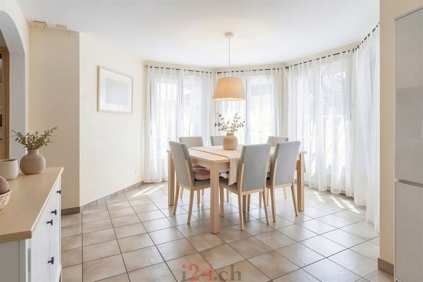 5.5?Zi.-Landhaus mit Wintergarten, grossem Umschwung und optionaler 2-Zi.-Einliegerwohnung 5