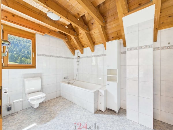 6.5 Zi.-Doppelhaushälfte mit Studio, Garten und Bergblick 9