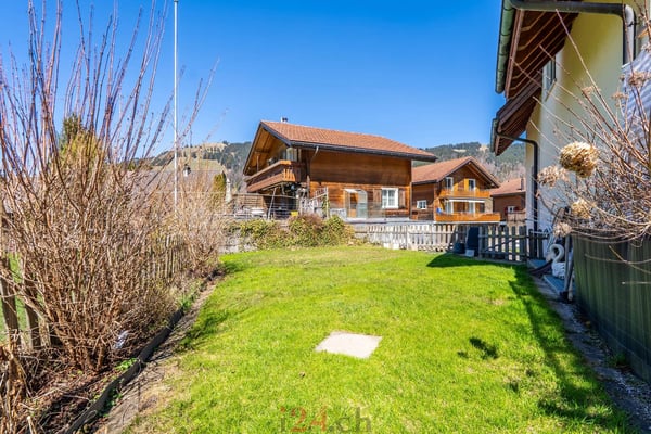 6.5 Zi.-Doppelhaushälfte mit Studio, Garten und Bergblick 7