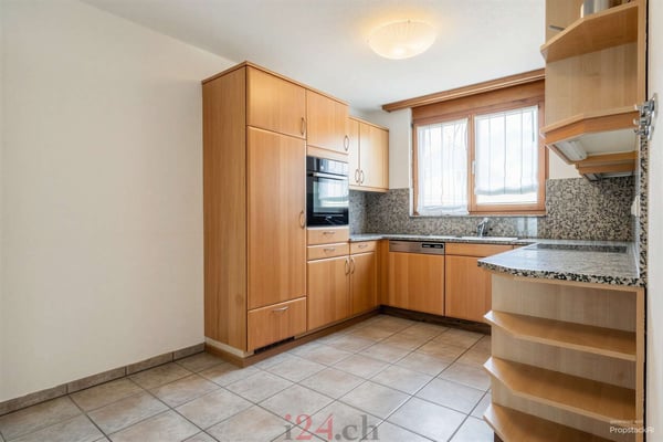 6.5 Zi.-Doppelhaushälfte mit Studio, Garten und Bergblick 5