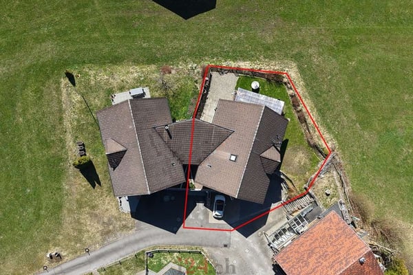 6.5 Zi.-Doppelhaushälfte mit Studio, Garten und Bergblick 12