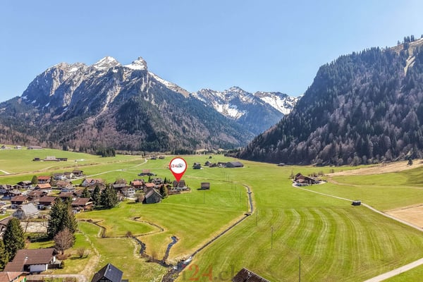 6.5 Zi.-Doppelhaushälfte mit Studio, Garten und Bergblick 13