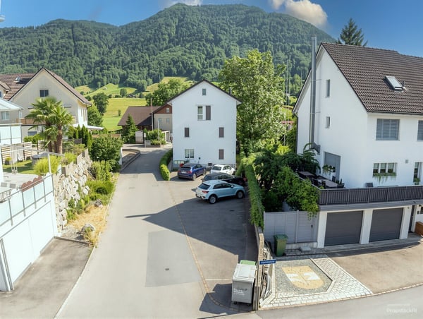 Mehrfamilienhaus mit drei Wohneinheiten im familienfreundlichen Quarti 3