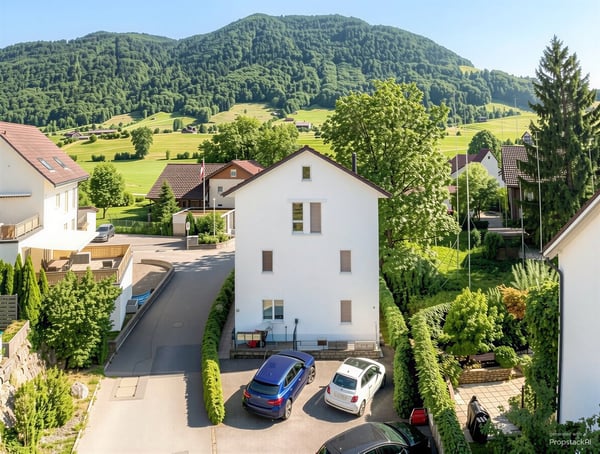 Mehrfamilienhaus mit drei Wohneinheiten im familienfreundlichen Quarti 5