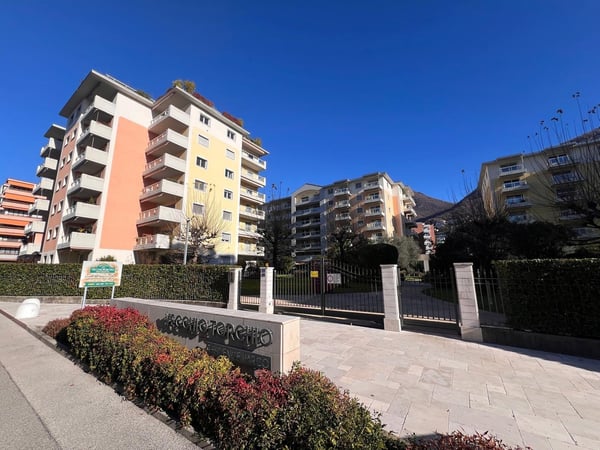 Spazioso e moderno appartamento in città di 1.5 locali 1