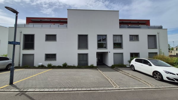 Helle 4.5-Zimmer-Wohnung mit grossen Balkon in Ottenbach 2