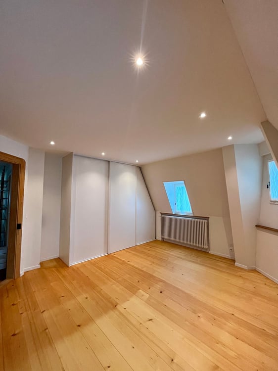 8.5-Zimmer-Maisonettewohnung mit Altbaucharme, grosser Terrasse und Garten in Hausen am Albis 16