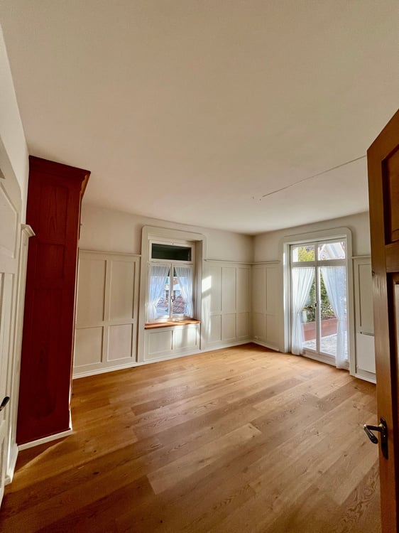 8.5-Zimmer-Maisonettewohnung mit Altbaucharme, grosser Terrasse und Garten in Hausen am Albis 8