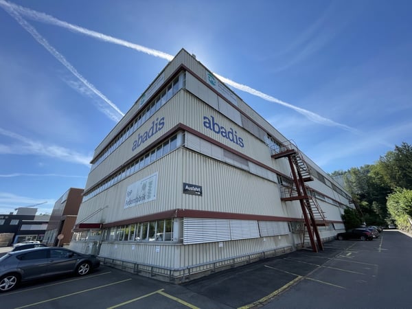 Attraktive Gewerbeliegenschaft in Baar zu verkaufen Zentrale Lage, Vielfältige Nutzungsmöglichkeiten 2