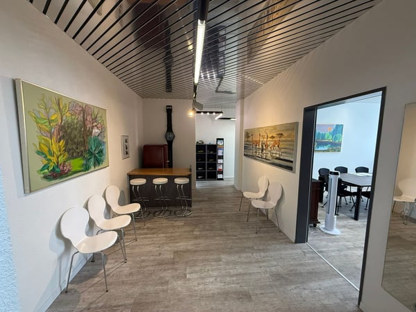 Helle Bürofläche an attraktiver Lage in Regensdorf 2