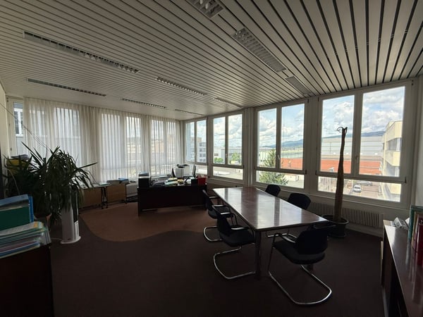 Helle Bürofläche an attraktiver Lage in Regensdorf 5