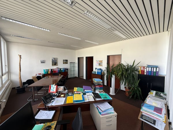 Helle Bürofläche an attraktiver Lage in Regensdorf 3