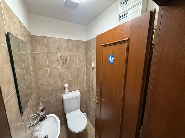 Helle Bürofläche mit grossem Empfangsbereich an attraktiver Lage in Regensdorf 13