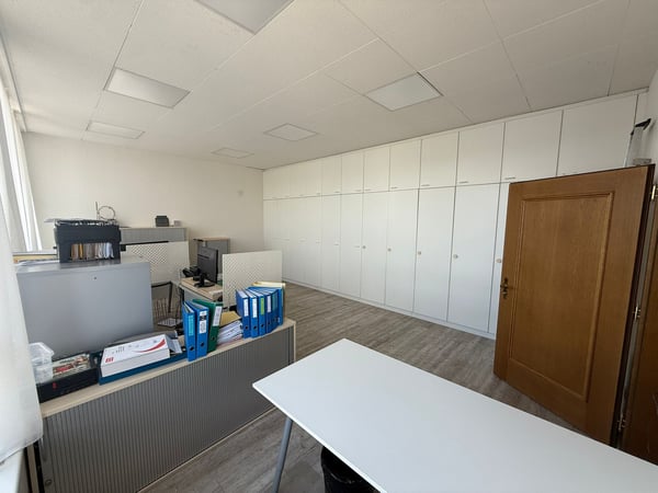 Helle Bürofläche mit grossem Empfangsbereich an attraktiver Lage in Regensdorf 6