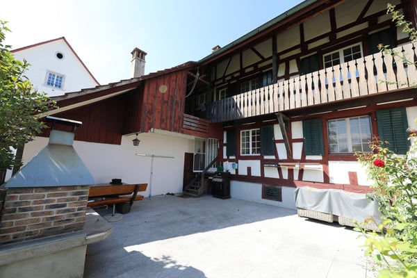 Charmantes 4.5-Zimmer-Einfamilienhaus mit Garten, Teich und idyllischem Sitzplatz 10