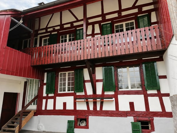 Charmantes 4.5-Zimmer-Einfamilienhaus mit Garten, Teich und idyllischem Sitzplatz 12