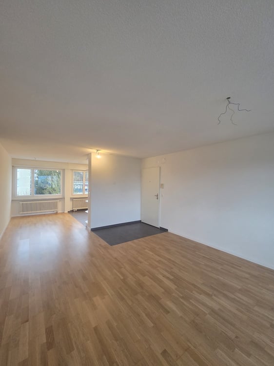 Sonnige und hochwertig teilsanierte 3 1/2-ZWG in Seuzach 2