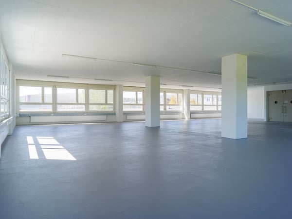 Gewerbe mit Aussicht in Unterengstringen 1