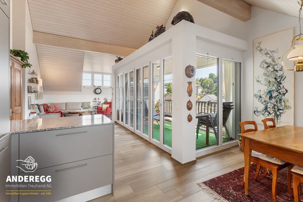 Neuwertige Dachwohnung mit Loggia  zentral wohnen in Weisslingen 2