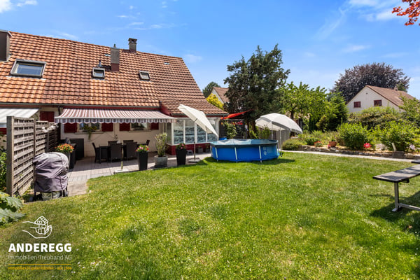 Doppelhaushälfte mit grosszügigem Garten