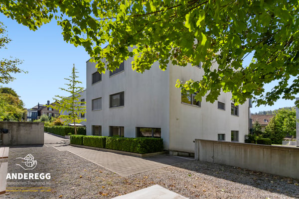 Wohnen mit viel Freiraum 4.5-Zi.-Wohnung im Erdgeschoss 12