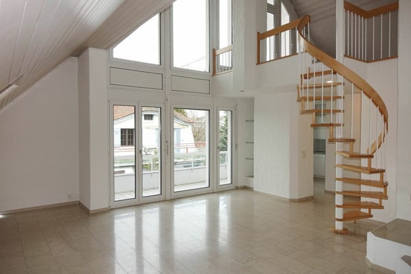 charmante Dachwohnung mit mehreren Balkonen 3