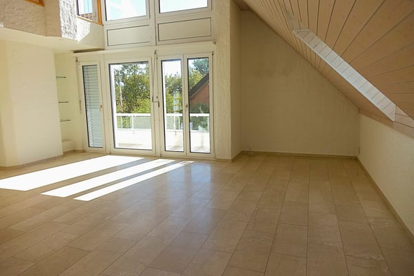 charmante Dachwohnung mit mehreren Balkonen 3