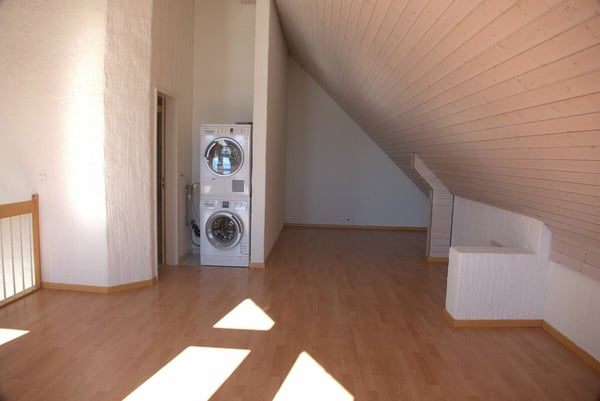 charmante Dachwohnung mit mehreren Balkonen 5