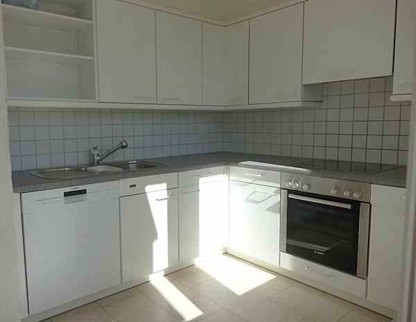 charmante Dachwohnung mit mehreren Balkonen 8