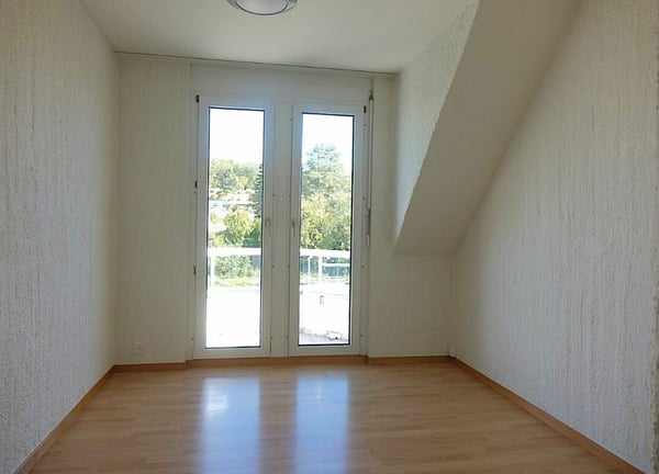 charmante Dachwohnung mit mehreren Balkonen 4