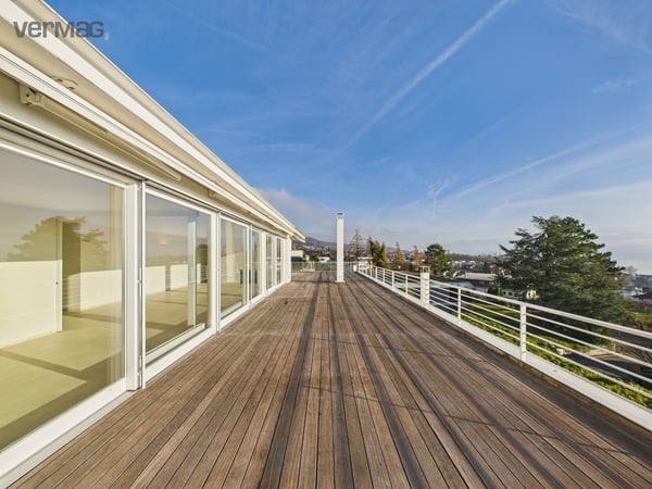 See- und Bergpanorama direkt von Ihrer Terrasse geniessen