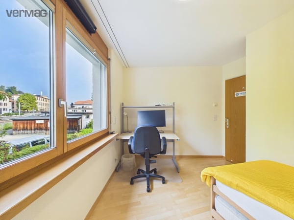 Möblierte Wohnung mit traumhafter Seesicht direkt beim Bahnhof 11