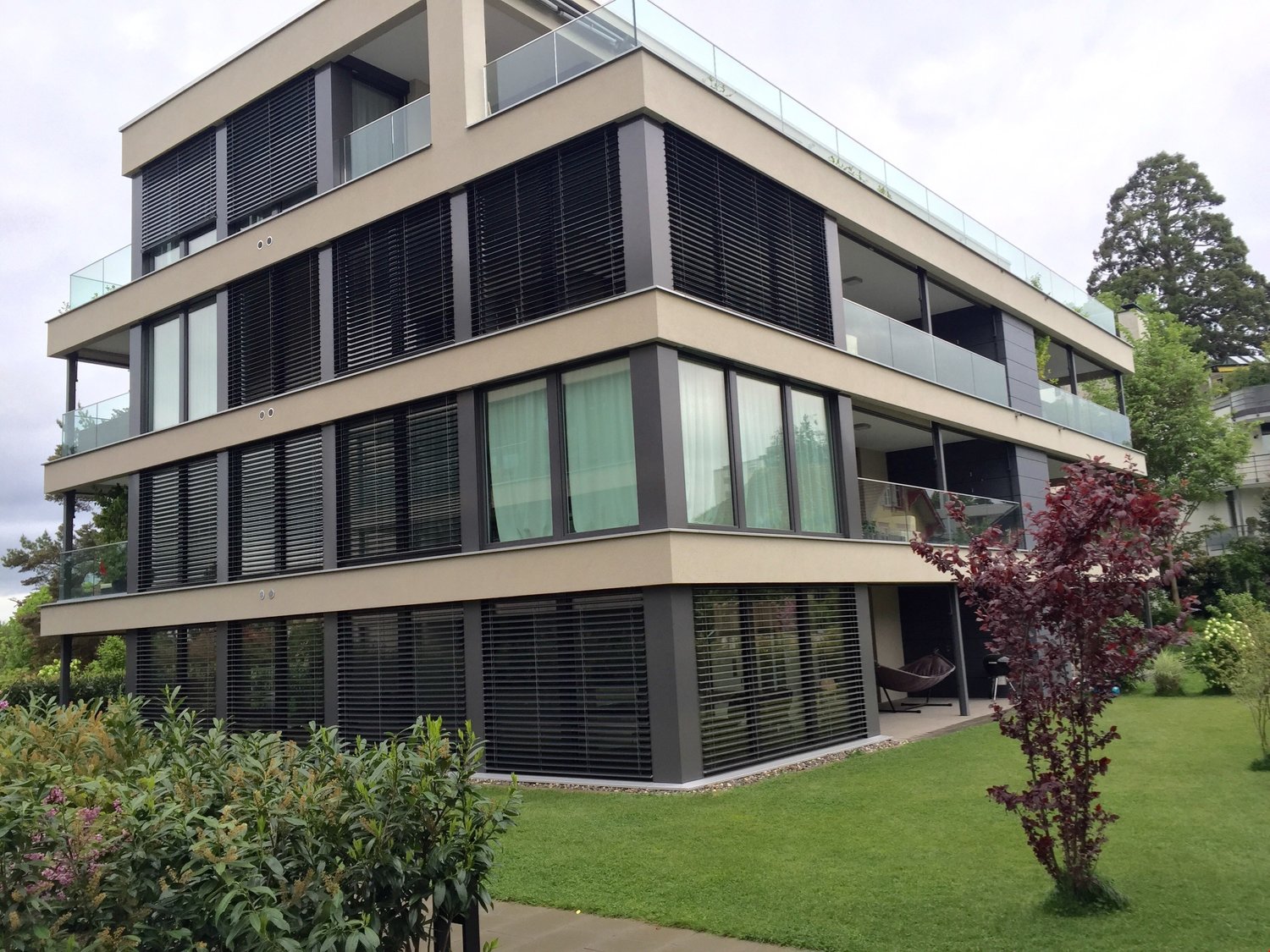 Bild Besmerpark moderne 2.5 Zimmer-Parterrewohnung mit 2 Sitzplätzen an Top Lage