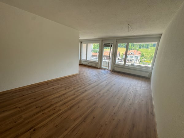 Charmante 3.5-Zimmer-Wohnung mit Balkon in Brunnadern 5
